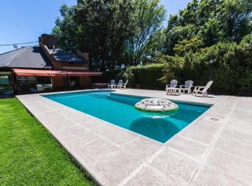 Casa · 258m² · 3 Ambientes · 2 Cocheras · En Venta - Casa de 3 Dorm. con Quincho y Pileta - Roldan