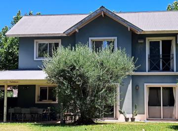 Casa · 126m² · 5 Ambientes · 1 Cochera · Casa en Bermudas