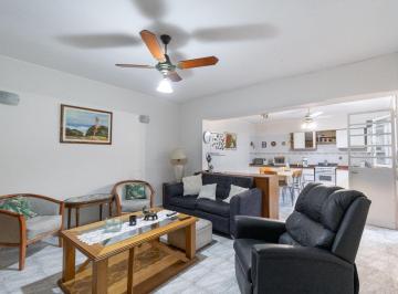 PH · 136m² · 5 Ambientes · Casa de Pasillo en Venta 2 Plantas Zona Centro
