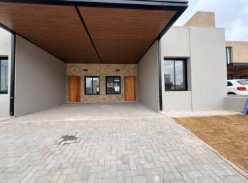 Casa · 75m² · 4 Ambientes · 1 Cochera · Duplex 2 Dorm. Pb en Docta