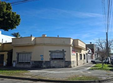 Casa de 3 ambientes, Lanús · Casa en Esquina Buen Estado
