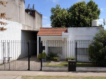Casa de 2 ambientes, Almirante Brown · Casa con Jardín y Entrada de Auto. Apto Crédito