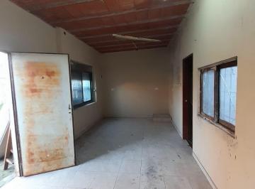 60m2 cubiertos, 100m2 de parque verde de uso común. Patio interno, cocina casi t · Taller/local Comercial Discreto o Vivienda - a Refaccionar - Sin Expensas