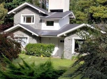 Casa · 180m² · 4 Ambientes · Casa Chalet en Venta en Carilo, Costa Atlántica, Buenos Aires