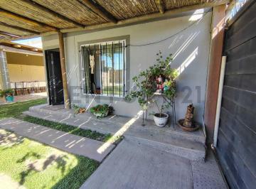 Casa · 138m² · 2 Ambientes · 1 Cochera · Casa con Pileta en Venta en Guaymallén