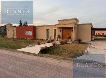 Casa · 169m² · 4 Ambientes · 6 Cocheras · Casa en Venta en Fincas de San Vicente