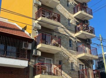 Departamento de 2 ambientes, Monte Castro · Lascano 5100 Duplex 2 Amb Al Fte con 2 Balcones Baño y Toilette