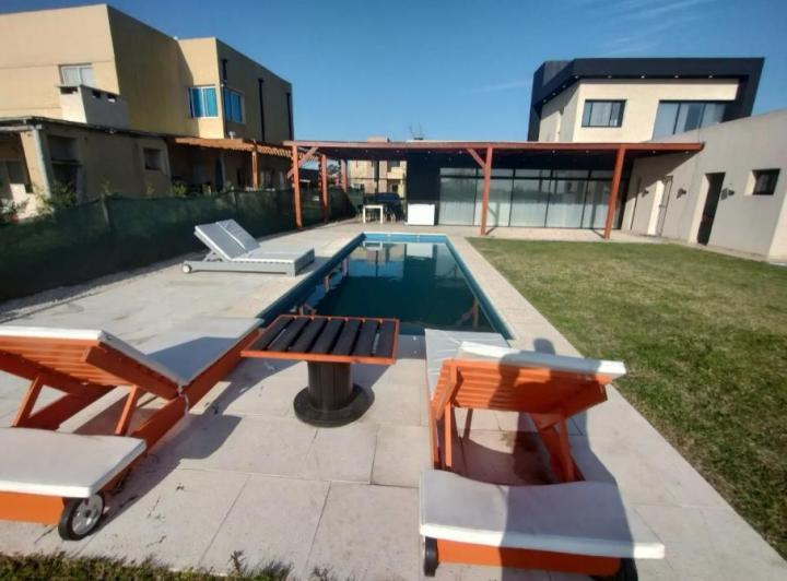 Casa · 180m² · 5 Ambientes · 1 Cochera