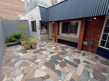 PH · 65m² · 2 Ambientes · Alquiler PH 2 Ambientes con Patio, Villa Lugano.
