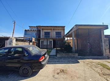 Casa · 109m² · 4 Ambientes · 1 Cochera · Casa en Venta en G. Catán.