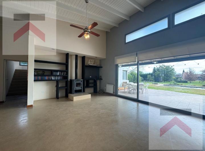 Casa · 312m² · 6 Ambientes · 2 Cocheras