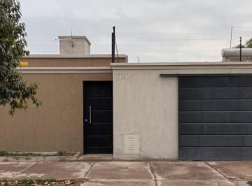 Casa · 55m² · 3 Ambientes · 1 Cochera · Alquiler Casa Las Heras