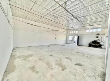 Local comercial · 622m² · 2 Ambientes · Local Comercial Ideal Para Taller o Depósito