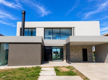 Casa · 239m² · 5 Ambientes · 4 Cocheras · Casa en Puerto Nizuc | Barrio Ibirapita