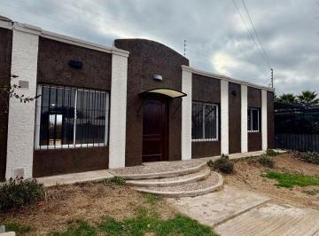 Casa de 4 ambientes, Los Corralitos · ¡Casa en Alquiler en Barrio Semi Privado Vistas de Salcedo en Los Corralitos! Gllen.