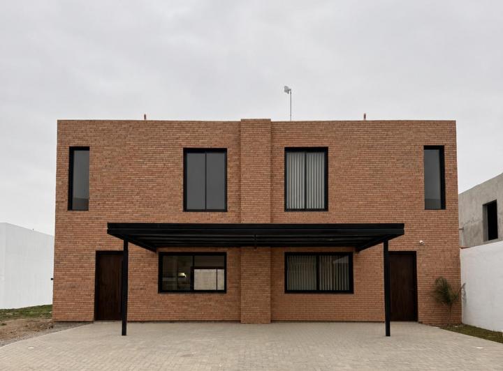Casa · 90m² · 3 Ambientes · 1 Cochera