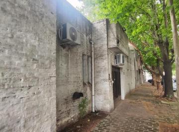Local comercial · 221m² · 8 Ambientes · Local con 7 Consultorios/oficinas, Cocina y Patio en Alquiler - Quilmes