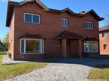 Casa · 240m² · 4 Dormitorios · Venta Casa Alcanfores - El 40% Financiado