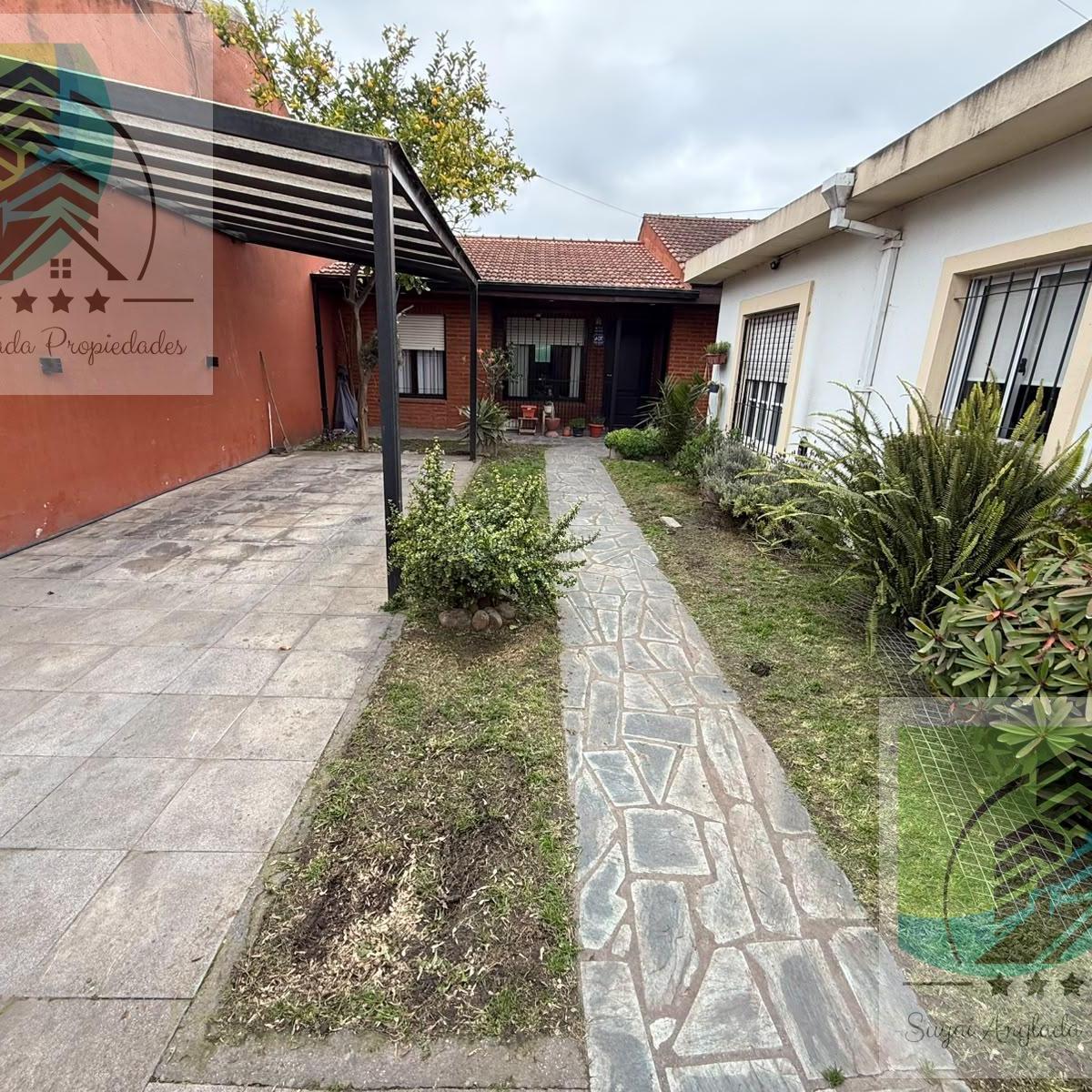 Casa 3 amb, 110m² con departamento independiente y cochera — San Cayetano