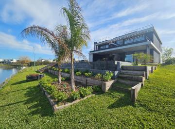 Casa · 432m² · 7 Ambientes · 4 Cocheras · Casa Virazon