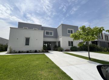 Casa · 333m² · 7 Ambientes · 2 Cocheras · Casa Virazon