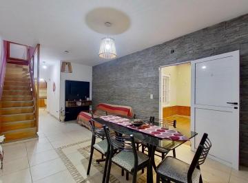 Casa · 140m² · 5 Ambientes · 1 Cochera · Venta Casa 5 Ambientes en Avellaneda