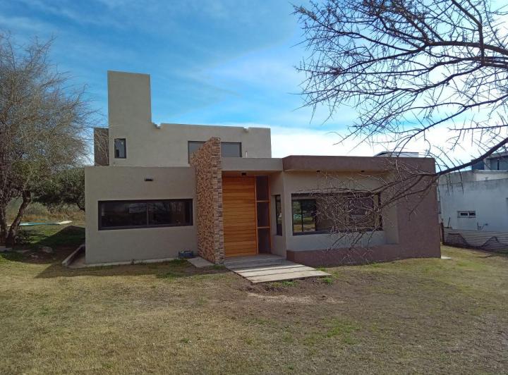 Casa · 209m² · 5 Ambientes · 2 Cocheras