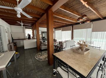 Casa · 241m² · 6 Ambientes · 2 Cocheras · Encantadora Casa en Venta 6 Ambientes Apto Crédito
