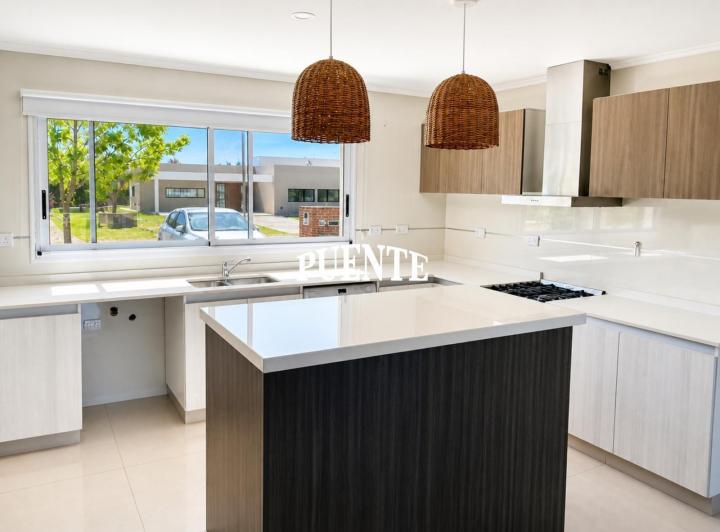 Casa · 160m² · 5 Ambientes · 1 Cochera