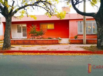 Casa · 149m² · 4 Ambientes · 2 Cocheras · Venta Casa de 3 Dor Cerca Parque de Las Naciones Bº Cerro