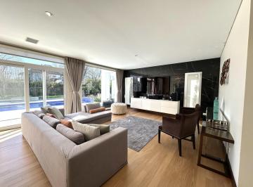 Casa · 376m² · 5 Ambientes · 4 Cocheras · Casa en Venta - 5 Ambientes - Mayling Club de Campo