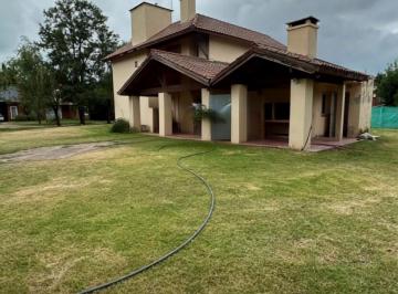 Casa · 237m² · 5 Ambientes · 1 Cochera · Casa en Villa Mercedes