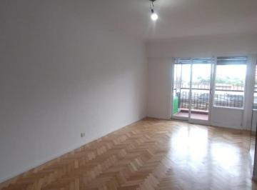 Departamento · 84m² · 4 Ambientes · 1 Cochera · Depto. 4 Amb. Frente C/bcon y Cochera Cub. Fija