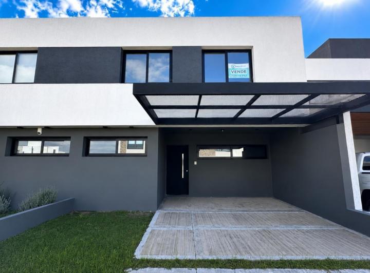 Casa · 180m² · 3 Dormitorios · 2 Cocheras
