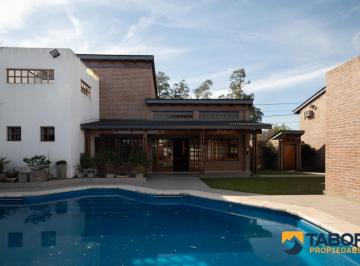 Casa · 450m² · 10 Ambientes · 2 Cocheras · Venta Casa 3 Dorm, 2 Escritorios + Quincho Independiente - Pileta - Asador - Cochera