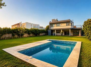 Casa · 133m² · 4 Ambientes · 1 Cochera · Alquiler | Casa 4 Ambientes con Pileta y Parrilla | Barrio San Marco, Villanueva