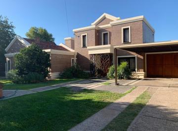Casa · 340m² · 10 Ambientes · 1 Cochera · Casa en Alquiler Villa Belgrano, Imperdible