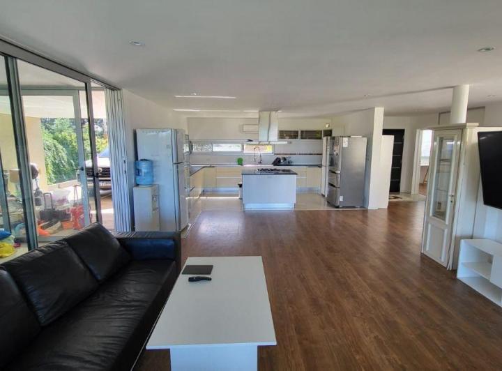 Casa · 300m² · 6 Ambientes