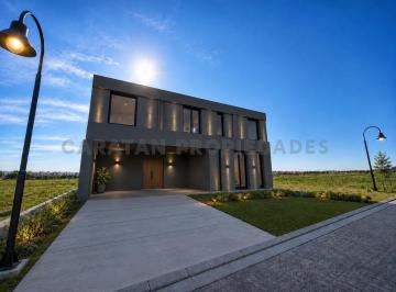 Casa · 249m² · 5 Ambientes · 2 Cocheras · Casa en Construcción - Funes Lake