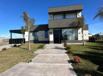 MGZ-MGZ-981_2 · Venta de Casa 4 Ambientes en Lagos de Canning 1 Finacia Permuta