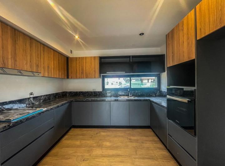 Casa · 173m² · 5 Ambientes · 1 Cochera