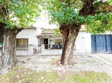 Casa · 75m² · 3 Ambientes · 1 Cochera · Venta Casa 3 Amb C/ Garaje a Reciclar en Moron