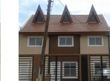 Casa · 70m² · 4 Ambientes · 1 Cochera · Venta Casa Triplex de 4 Ambientes en Morón Apto Crédito