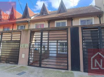 Casa · 70m² · 4 Ambientes · 1 Cochera · Alquiler Casa Triplex de 4 Ambientes en Morón