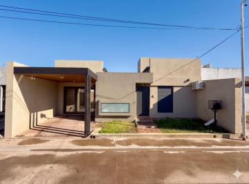 Casa · 149m² · 3 Ambientes · 1 Cochera · Venta/casa/credito Hipotecario/rafaela