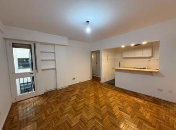 Departamento · 38m² · 2 Ambientes · Cómodo Departamento 2 Amb, Refaccionado. Excelente Ubicacion
