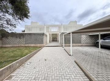 Casa · 94m² · 6 Ambientes · 2 Cocheras · Duplex 2 Dorm Cuesta Colorada en Housing Recibo Terreno