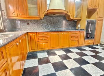 Casa · 180m² · 6 Ambientes · 1 Cochera · Casa Venta Flores 4 Dorm. Lote 866x26 Garage