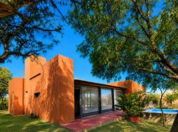 Casa · 165m² · 4 Ambientes · 1 Cochera · Se Vende Casa Sobre El Arroyo B° Pvdo, Las Bajadas