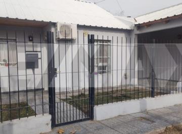 Casa · 68m² · 4 Ambientes · 1 Cochera · Casa de Plan en Venta